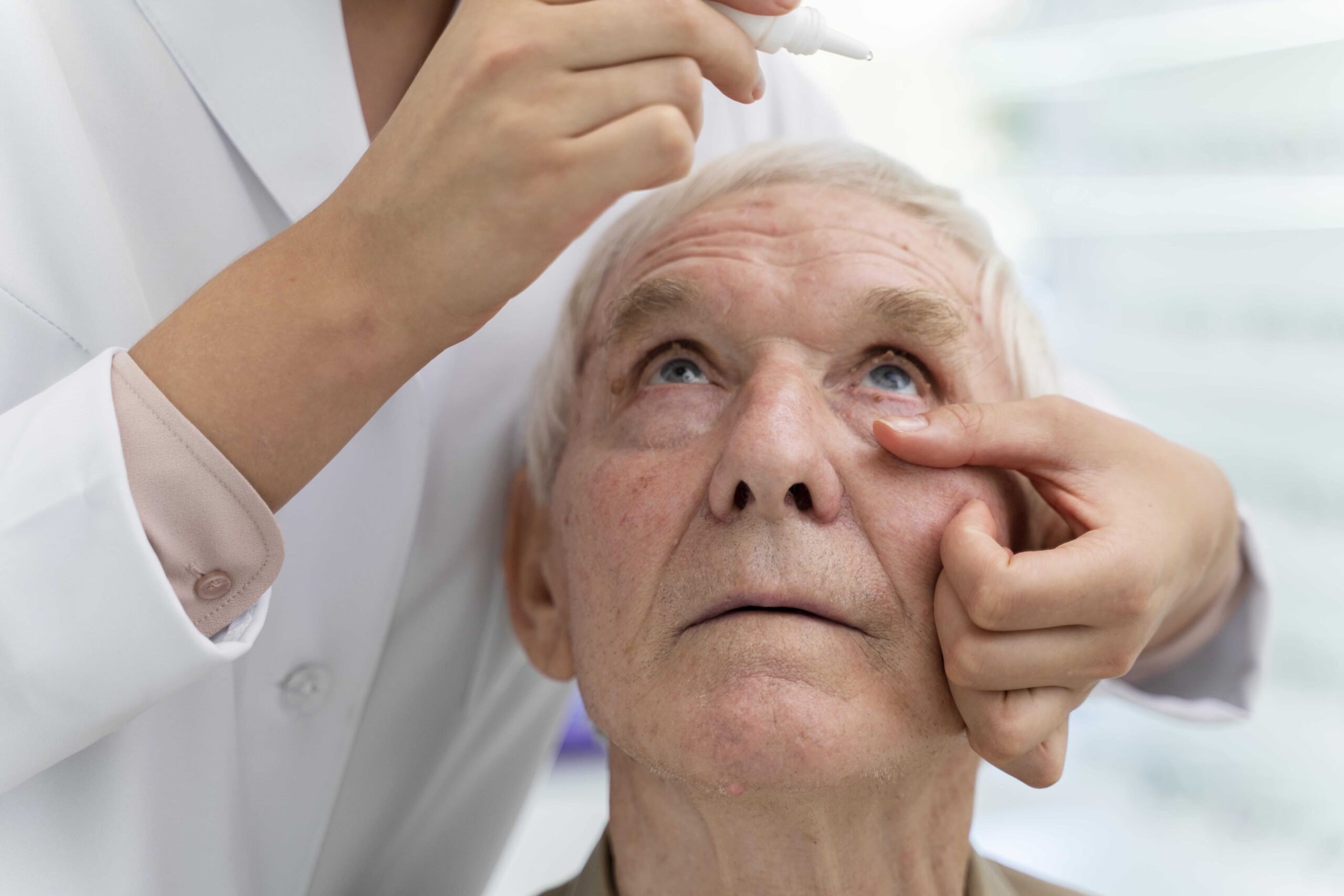 Benefits and Risks of Eye Injections for Age-related Macular Degeneration